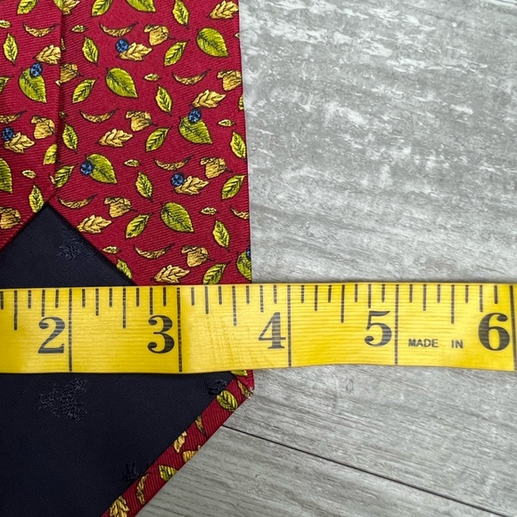 Brooks Brothers Red w/ Green Leaf Pattern Silk Tie - Picture 4 of 4